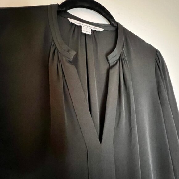 DIANE VON FURSTENBERG DVF Black Silk Billow Blouse with Gold Buttons Size 6 - Picture 8 of 11